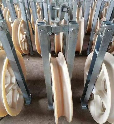 شراء Durable 1040mm Wheel Nylon Stringing Pulley Block with Galvanized Surface for Power Line Construction online manufacture