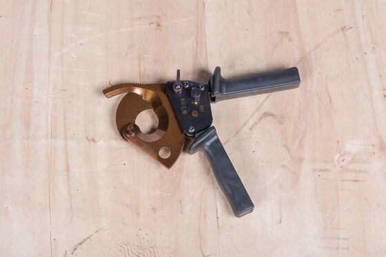 شراء Heavy-Duty Ratcheting Cable Cutter with High-Strength Steel Blade for Copper and Aluminum Wires online manufacture