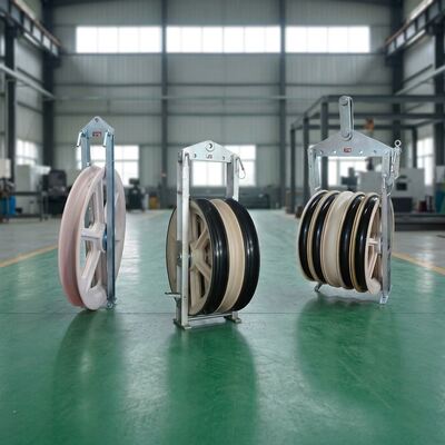916mm قطر 20-150kN Rated Load MC Nylon Sheave Stringing Blocks and Cable Pulling Blocks for Power Line Installation 916 ملم قطر 20-150 كيلو متري لتحديد الحمل MC نايلون شيف بلوكات سحب السلك والكابلات لتثبيت خطوط الطاقة